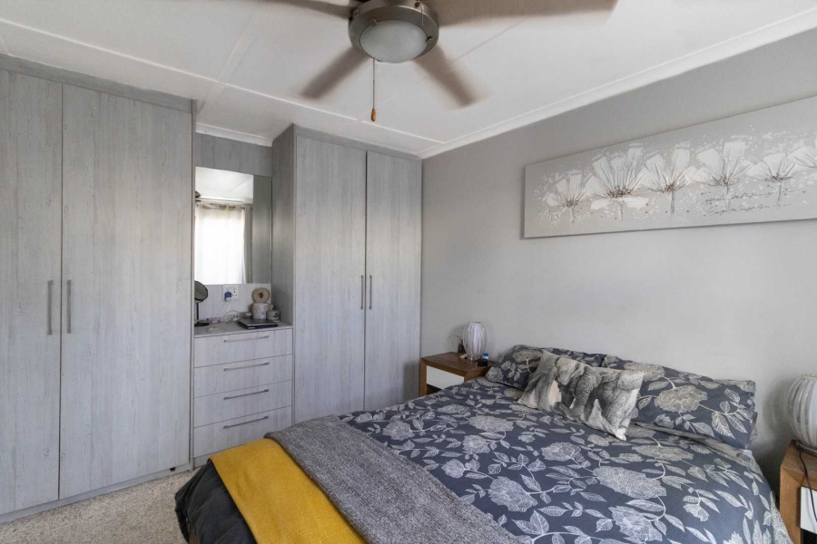 4 Bedroom Property for Sale in Sandbaai Western Cape